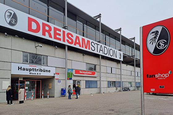 Glücklose Auswärtsfahrt: Dreisamstadion in Freiburg. Foto: M. Forster