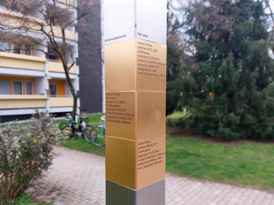 Das Erinnerungszeichen für Barbara, Joseph und Julius Winter steht seit kurzem in der Sintpertstraße 15. Foto: bas