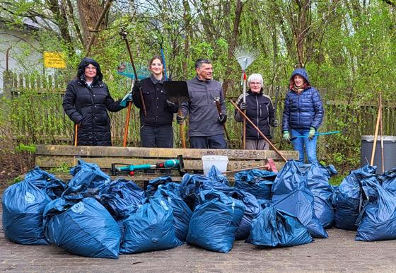 23 große Mülltüten mit den Hinterlassenschaften der modernen Zivilisation brachten die freiwilligen Helferinnen und Helfer an einem Tag voll. Foto: privat