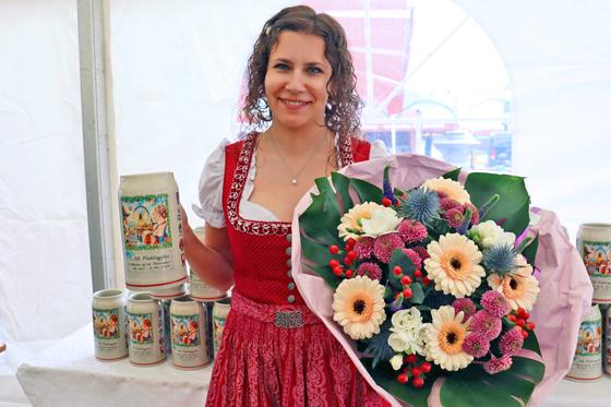 Alena Redak hat das Motiv für den diesjährigen Frühlingsfest-Jahreskrug gestaltet. Ausgelobt wurde der Wettbewerb von den Münchner Wochenanzeigern. Foto: hw