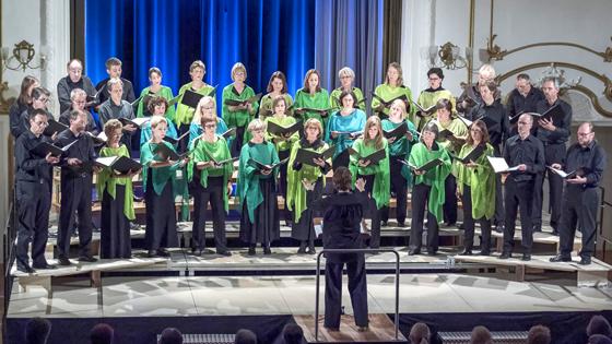 Der Holzkirchner Chor cantica nova lädt zu himmlischen Klängen ein. Foto: cantica nova