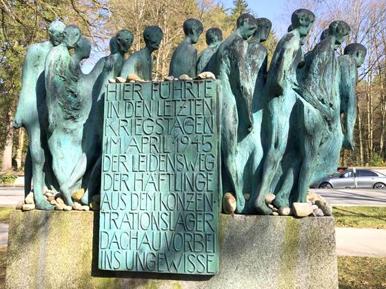 Das Mahnmal an der Tölzer Straße erinnert an den Todesmarsch der KZ-Gefangenen, der im April 1945 auch durch Grünwald führte.  Foto: hw