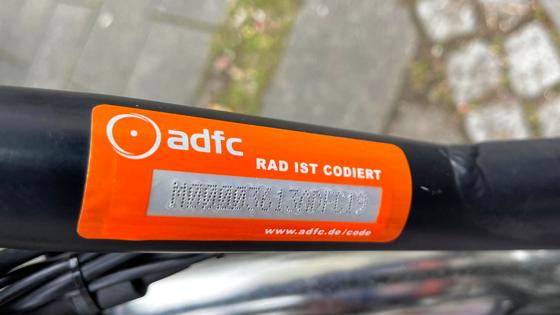 Die Codierung eines Fahrrads gilt als effektiver Diebstahlschutz. Beim Umwelttag kann man sein Fahrrad vom ADFC codieren lassen. Foto: hw