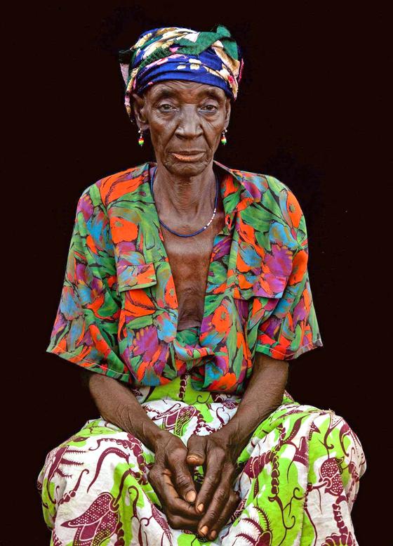 Die Fotoausstellung zeigt als Hexen beschuldigte Frauen in Ghana (Ann-Christine Woehrl, Porträt von Damu Dagon). Foto: © Ann-Christine Woehrl
