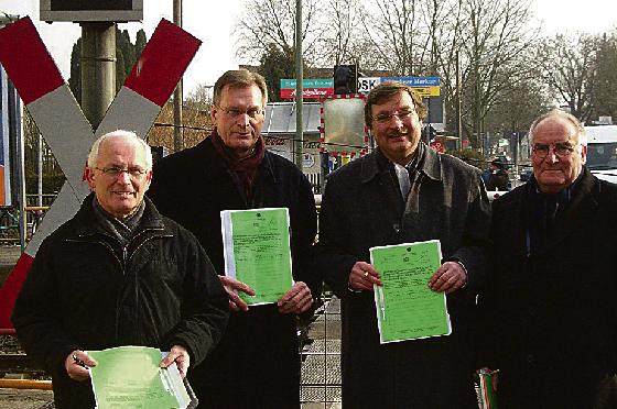 Hans Lacker, Johannes Singhammer, Joachim Unterländer und Dieter Tesch haben die Unterschriftenaktion gestartet.	 Bild: VA