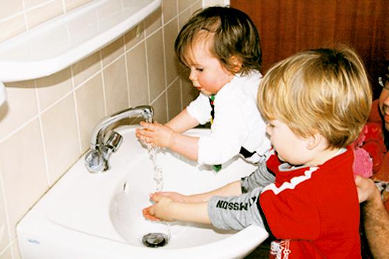 Zum bloßen Hände waschen mag kaltes Wasser reichen, Zähne putzen mit kaltem Wasser ist eher unangenehm. Foto: aha