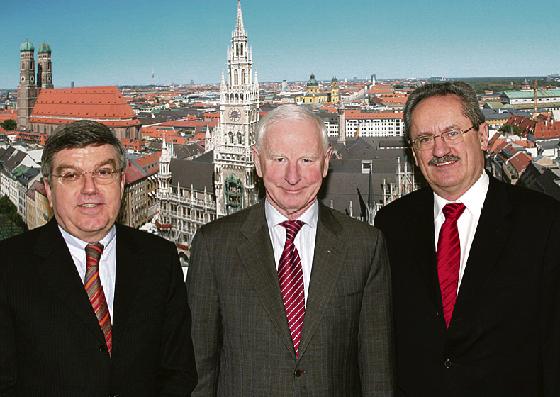 Oberbürgermeister Christian Ude (re.) empfing DOSB-Präsident Dr. Thomas Bach (li.) und EOC-Präsident Patrick Hickey. Foto: Presseamt München/Nagy