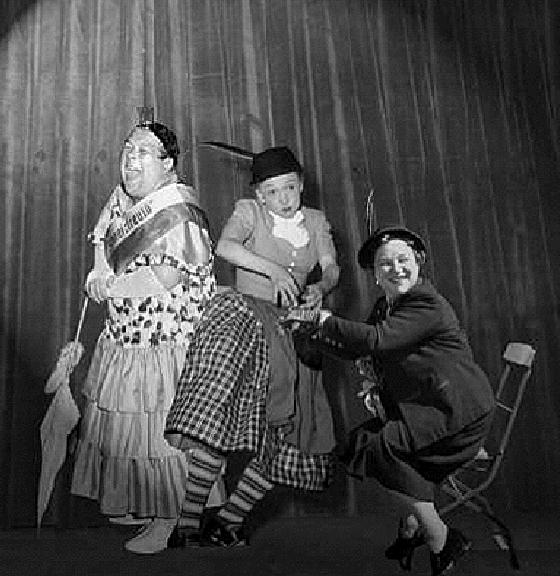 Liesl Karlstadt, Ernie Singerl und Bally Prell im Porträt. 	Foto: A. Kroll
