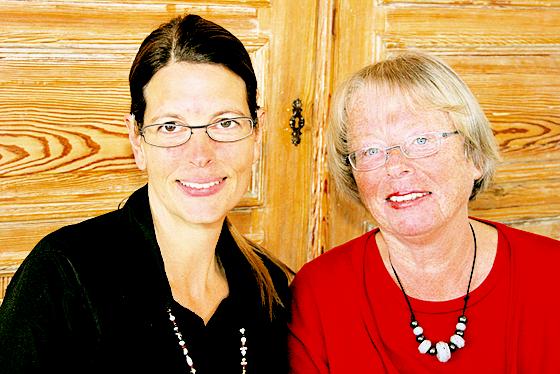 Iris Sedran (li.) und Bärbel Körner (re.) leiten als »Salonièren« den Erzähl-Salon. Foto: pt