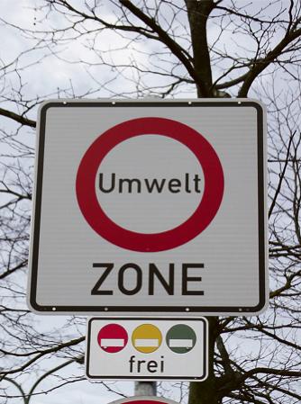 Für viele Autofahrer ohne Plakette ist an diesem Schild Schluss, auch wenn sie nur einen einfacheren Weg nach Neuperlach suchen.	Foto: Boschert