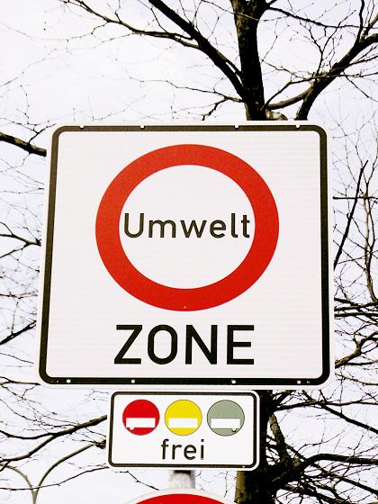 Für viele Autofahrer ohne Plakette ist an diesem Schild Schluss, auch wenn sie nur einen einfacheren Weg nach Neuperlach suchen. Foto: Boschert