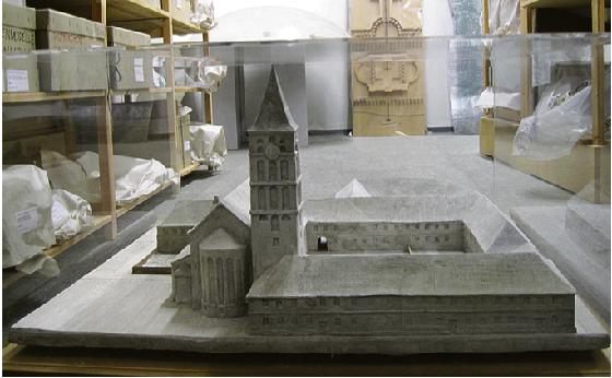 Das Leitenstorfer-Modell der Pfarrkirche von 1918 zeigt, wie der Bau hätte aussehen sollen.	Foto: VA