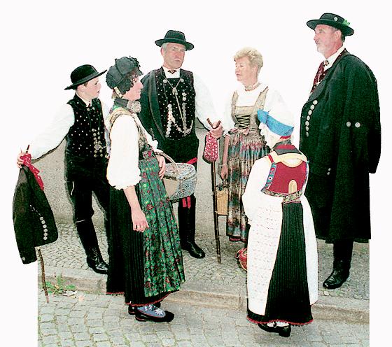 Der Isargau Bayerische Heimat- und Volkstrachtenvereine feiert 2009 90-jähriges Bestehen. Fotos: Verein