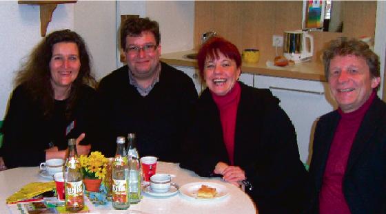 Barbara Mock, Msgr. Cambensy, Diana Stachowitz, und Rudolf Geigenfeind in lauschiger Runde.	 Foto: VA