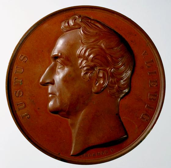 Akademiegeschichte ist vor allem Geschichte der Mitglieder: Justus Liebig-Medaille von 1870, der berühmteste Chemiker des 19. Jahrhunderts. 	Foto: VA