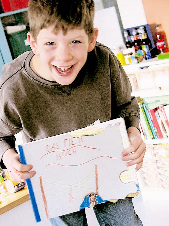 Sein eigenes Buch gestalten, das können Kinder in der Seidlvilla lernen.	Foto: Kultur & Spielraum