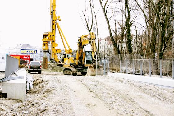 Für die künftige Tiefgarage des neuen Areals am Metrogelände laufen seit März die Bauarbeiten. 	Foto: ms