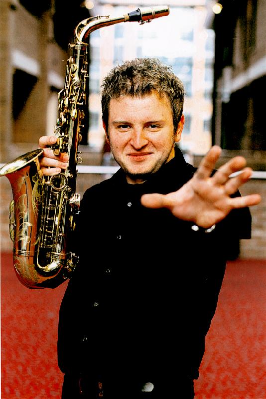 Stephan Mishula bringt natürlich sein Saxophon mit nach Oberschleißheim.	Foto: VA