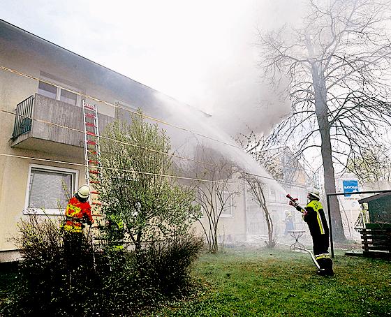 55 Mitglieder der Freiwilligen Feuerwehr waren beim Brand im Einsatz. Fotos: Schunk