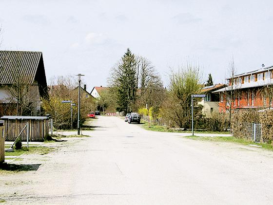 Soll ab Mitte 2010 ein verkehrsberuhigter Bereich werden: das Gebiet Anton-Braith-Straße/Stademann­straße in Perlach.  Foto: aha