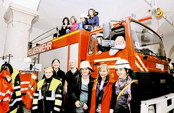 Aufregender Tag bei der Hauptfeuerwache für Münchner Schülerinnen.	Foto: Feuerwehr