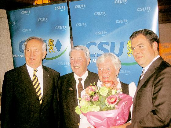 Dr. Ingo Friedrich, Sieglinde und Albert Tomasini sowie Florian Hahn (v. l.) beim Empfang.	Foto: Privat