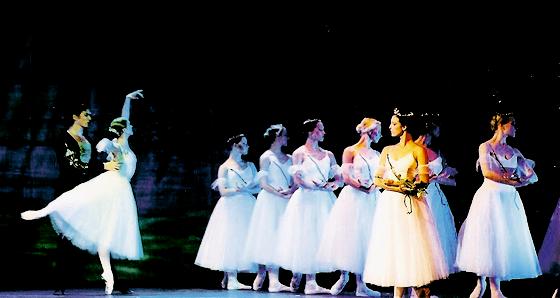 »Giselle« bietet als »fantastisches Ballett« musika­lischen und optischen Genuss.	Foto: VA