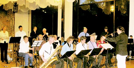 Die Big Band der Musikschule sorgte bei der Feier anlässlich des Europatages für gute Stimmung unter den Gästen. Foto: Privat