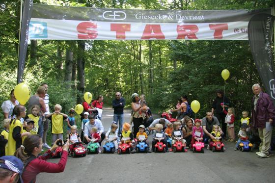 Beim Münchner-Kindl-Lauf gibt es für die Kleinen auch ein Bobbycarrennen. Foto: VA