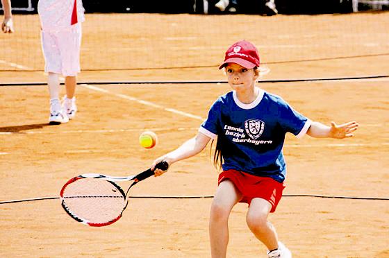 Die besten oberbayerischen Tennistalente haben den Ball Ende Mai in Eching bei den Oberbayerischen Jugend- und Nachwuchsmeisterschaften auf dem Großfeld fest im Visier.	Foto: VA