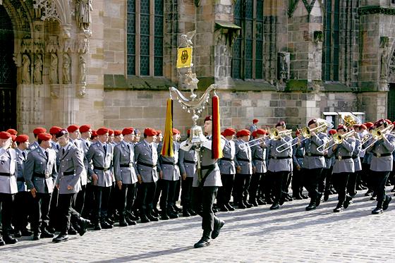 Am 30. Juli werden die Soldaten sich wieder zum öffentlichen Gelöbnis in München versammeln. 	F.: VA