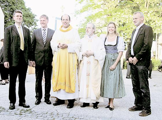 Pfarrer Rüdiger Karmann (Bildmitte) wurde kürzlich in sein Amt eingeführt. Foto: Privat