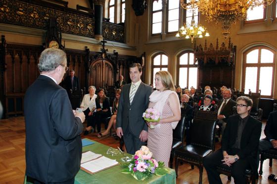 Oberbürgermeister Christian Ude traute Simone Schott und Michael Niederée im  Kleinen Sitzungssaal des Rathauses. Foto: Stadt München