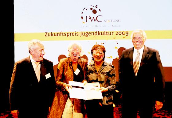Bei der Verleihung des Zukunftspreis Jugendkultur der PwC-Stiftung: Kultusminister. 	Foto: PwC-Stiftung