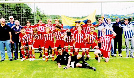 Super Saison: B 1-Junioren des TSV Poing steigen in die Bezirksoberliga auf.	Foto: Verein