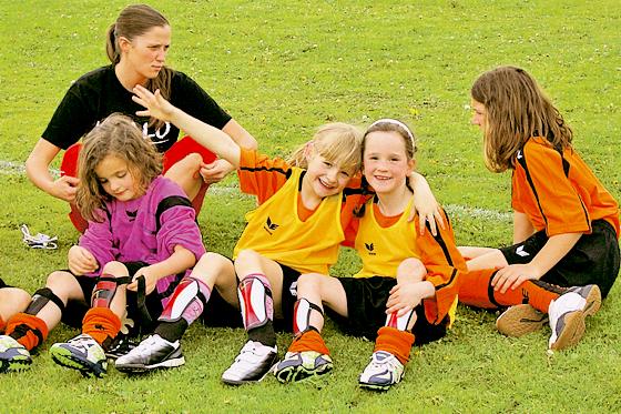 Spaß am Ball  und miteinander  können Mädchen jetzt auch im Münchner Norden kostenlos haben	, immer mittwochs zwischen 14 und 16 Uhr. 	Foto: Lilalu