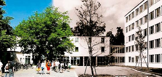 Derzeit ist im Luitpold-Gymnasium eine Ausstellung über die Geschichte der Schule zu sehen.	Foto: VA