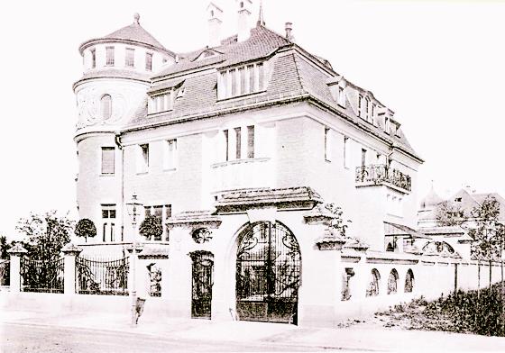 Die Villa Bechtolsheim, Maria-Theresia-Straße 27, zur Jahrhundertwende.	F.: Verlag