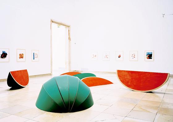 Begegnet derzeit den Besuchern im Haus der Kunst: »Melone 1:5« von Thomas Schütte, 1986.	Foto: Florian Holzherr/Thomas Schütte/VG Bild-Kunst, Bonn 2009