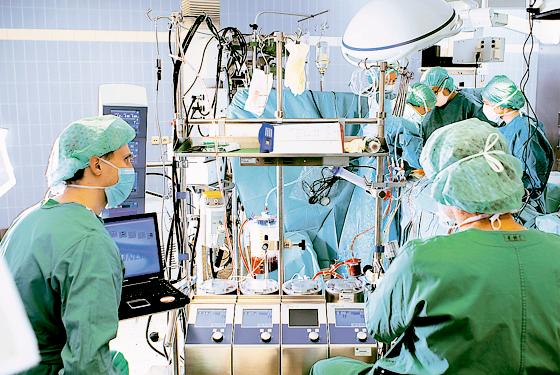 Im Herzzentrum des Klinikums Bogenhausen arbeiten erstklassige Mediziner mit hochpräziser Technik.	Foto: StKM