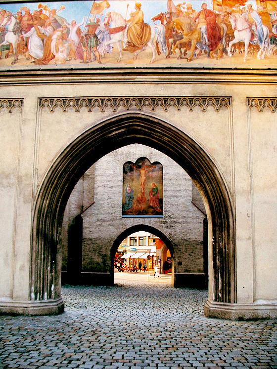 Ehemals wichtiges Tor zur Stadt München: das Isartor, wieder frisch restauriert.	Foto: VA