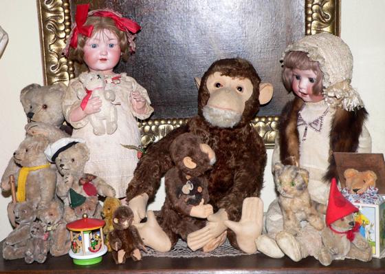 Geliebte Kostbarkeiten wie Puppen und Stofftiere gibt es auf der Spielzeugbörse im Augustiner-Keller. Foto: VA
