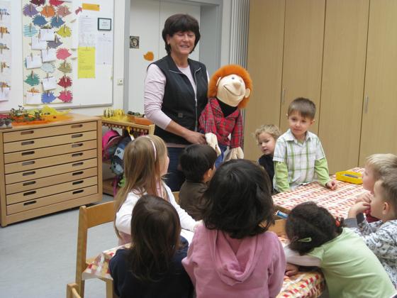 Spielerisch lernen: Eine Sprachberaterin trainiert und fördert die Sprachkompetenz bei Kindern. Foto: AWO