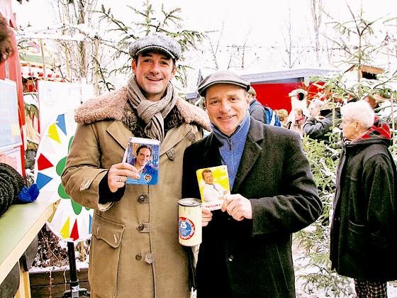 Auch Harry Blank, bekannt aus »Dahoam ist Da­hoam«, und Christian Buse, bekannt aus der Serie »Marienhof«, unterstützen den Weihnachtsmarkt zugunsten der krebskranken Kinder. 	Foto: Privat