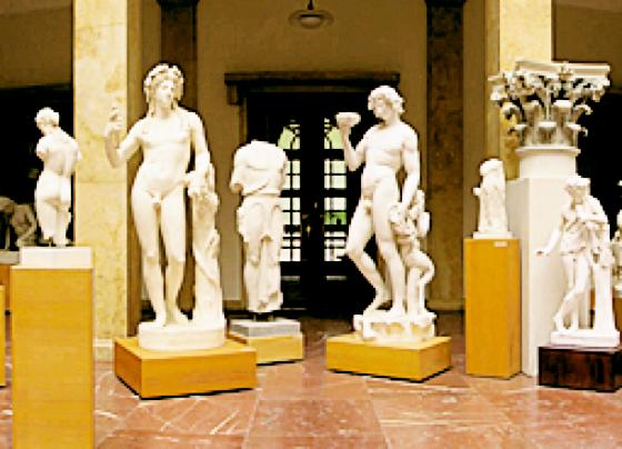 Blick in die Hellenismus-Abteilung des Museums für Abgüsse Klassischer Bildwerke.	Foto: Joachim Nicolaus