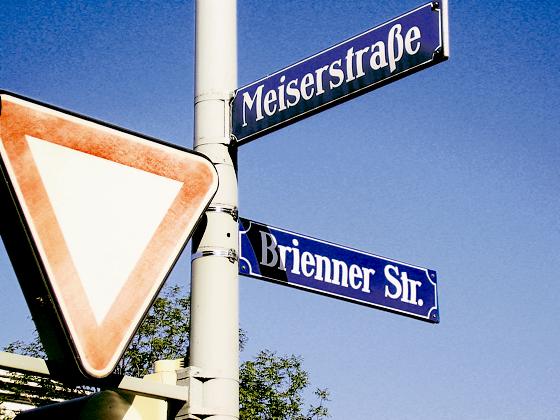 Wegen einer noch laufenden Klage des Meiser-Enkels trägt die Straße trotz Stadtratsbeschluss bis heute ihren angestammten Namen.	Foto: js
