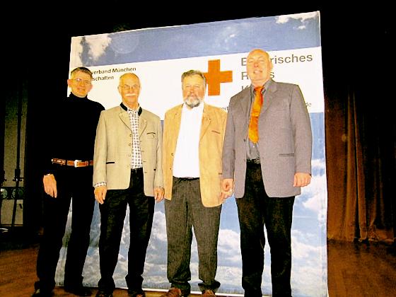 Bereitschaftsleiter Markus Koterba, Gerhard Bales, Ludwig Leonhardt und der stellvertretende Bereitschaftsleiter Georg Fahrner. 	Foto: Privat