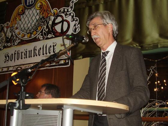 Albrecht Scheller von der Deutschen Bahn hatte in Haidhausen einen schweren Stand. 	Foto: js