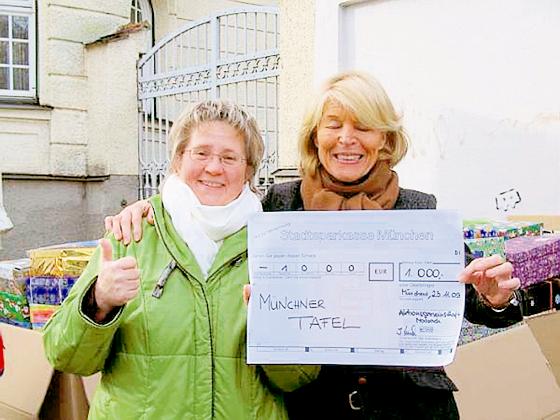 1.000 Euro konnte Christine Schmid (links) jetzt an Hannelore Kiethe übergeben.	Foto: Privat