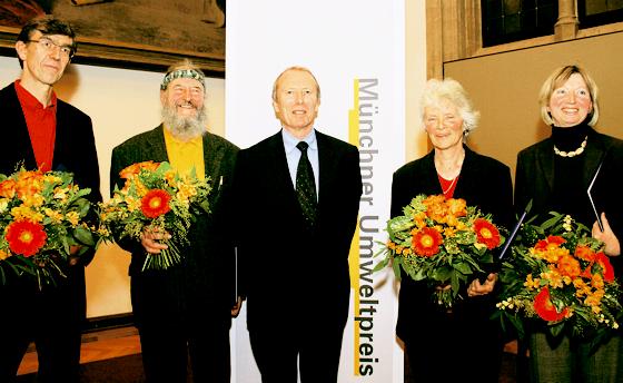 Bürgermeister Hep Monatzeder (Mitte) mit den Umwelt-Aktivisten Thomas Kastenmüller, Heinz Brachvogel, ­Ulrike Krakau-Brandl und Angelika Schramm. 	Foto: Hirt